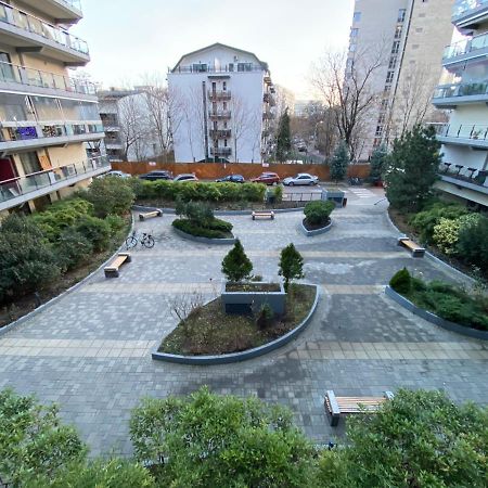 Green Apartment 214 With Private Parking Bucarest Extérieur photo