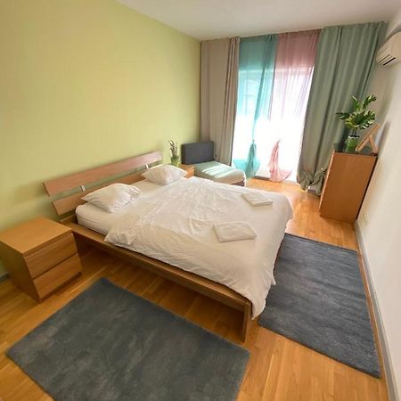 Green Apartment 214 With Private Parking Bucarest Extérieur photo