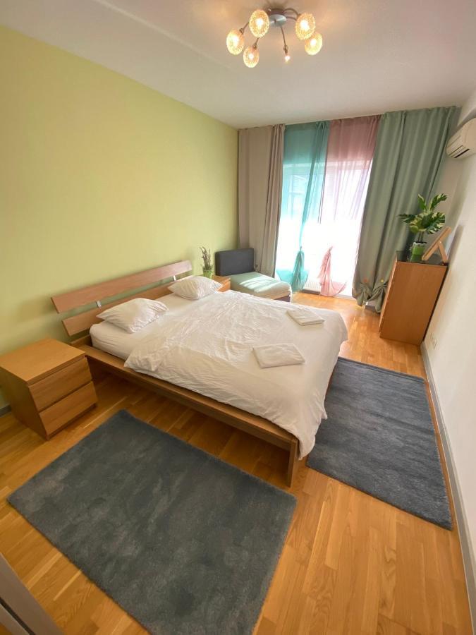 Green Apartment 214 With Private Parking Bucarest Extérieur photo