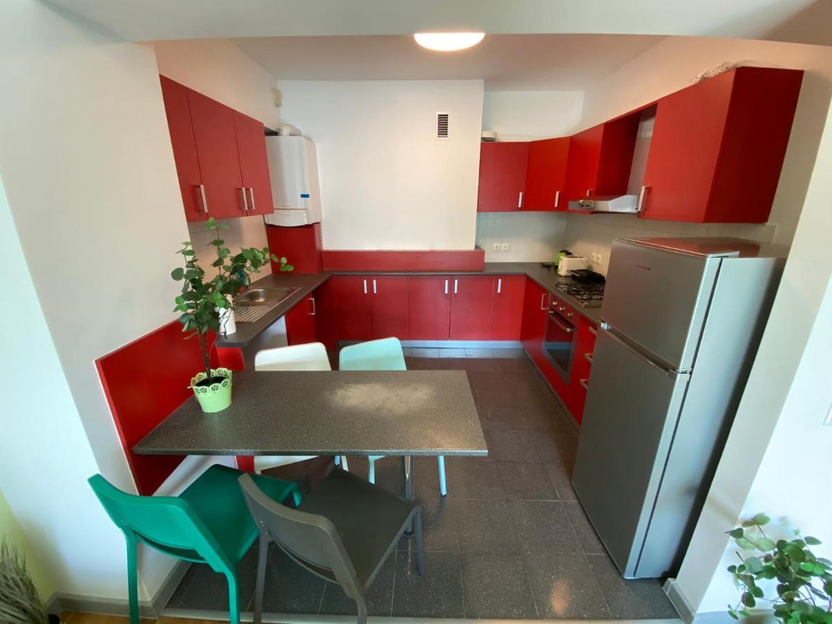 Green Apartment 214 With Private Parking Bucarest Extérieur photo
