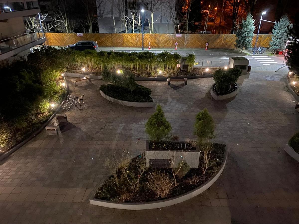 Green Apartment 214 With Private Parking Bucarest Extérieur photo