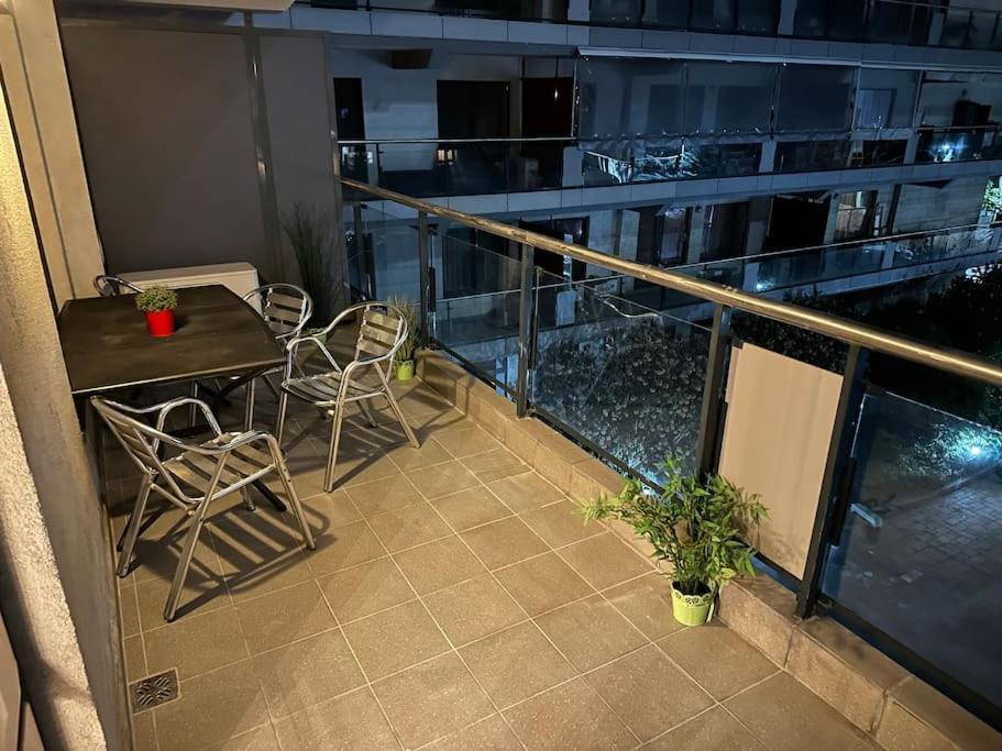 Green Apartment 214 With Private Parking Bucarest Extérieur photo