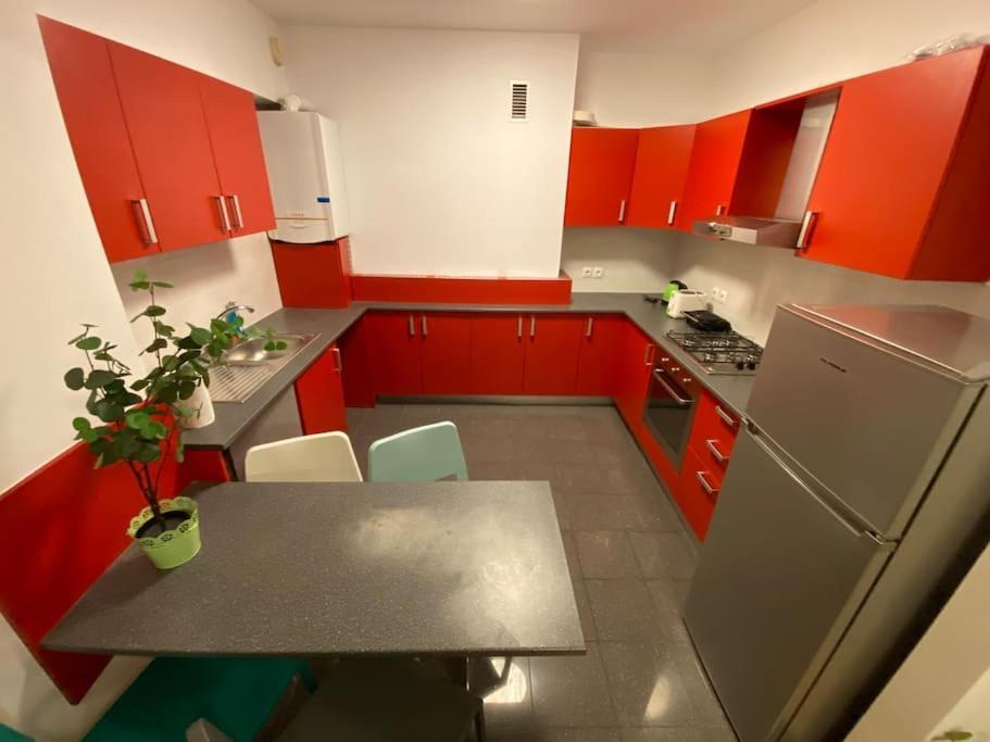 Green Apartment 214 With Private Parking Bucarest Extérieur photo