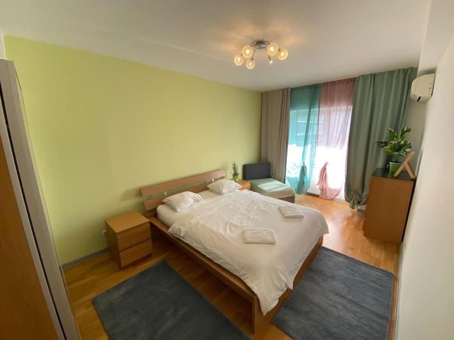 Green Apartment 214 With Private Parking Bucarest Extérieur photo