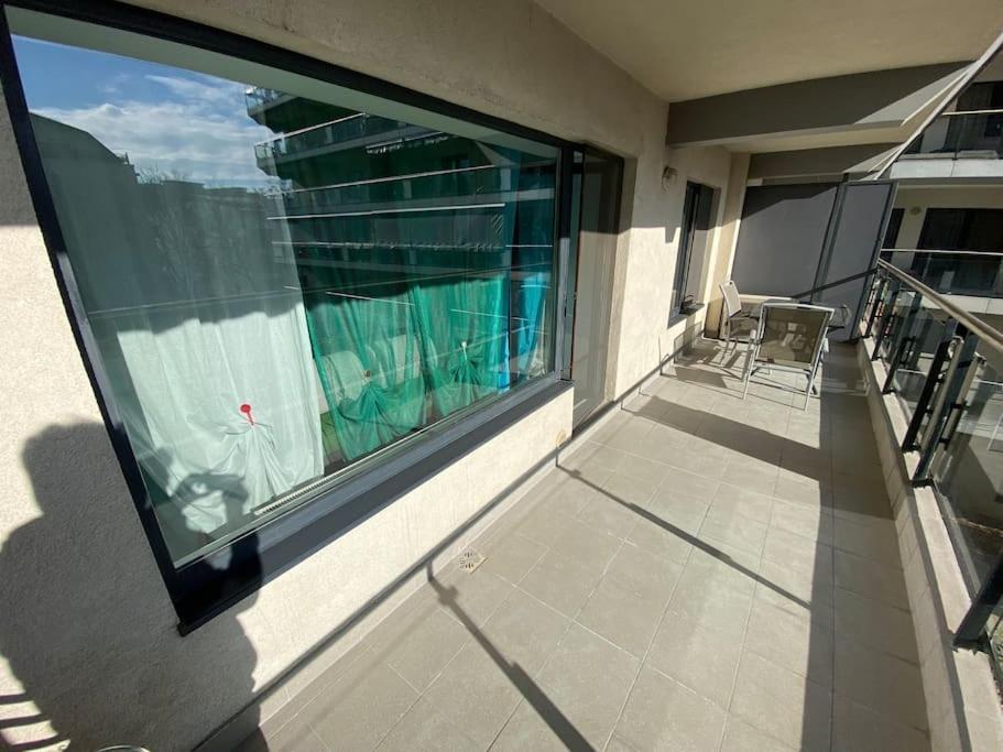 Green Apartment 214 With Private Parking Bucarest Extérieur photo