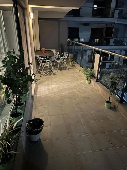Green Apartment 214 With Private Parking Bucarest Extérieur photo