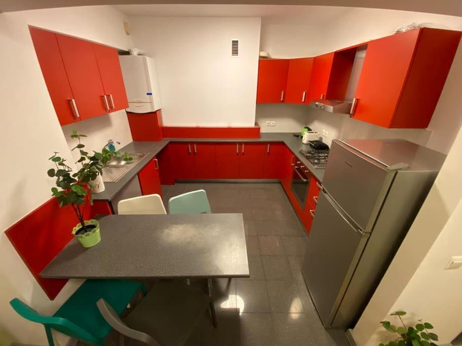 Green Apartment 214 With Private Parking Bucarest Extérieur photo