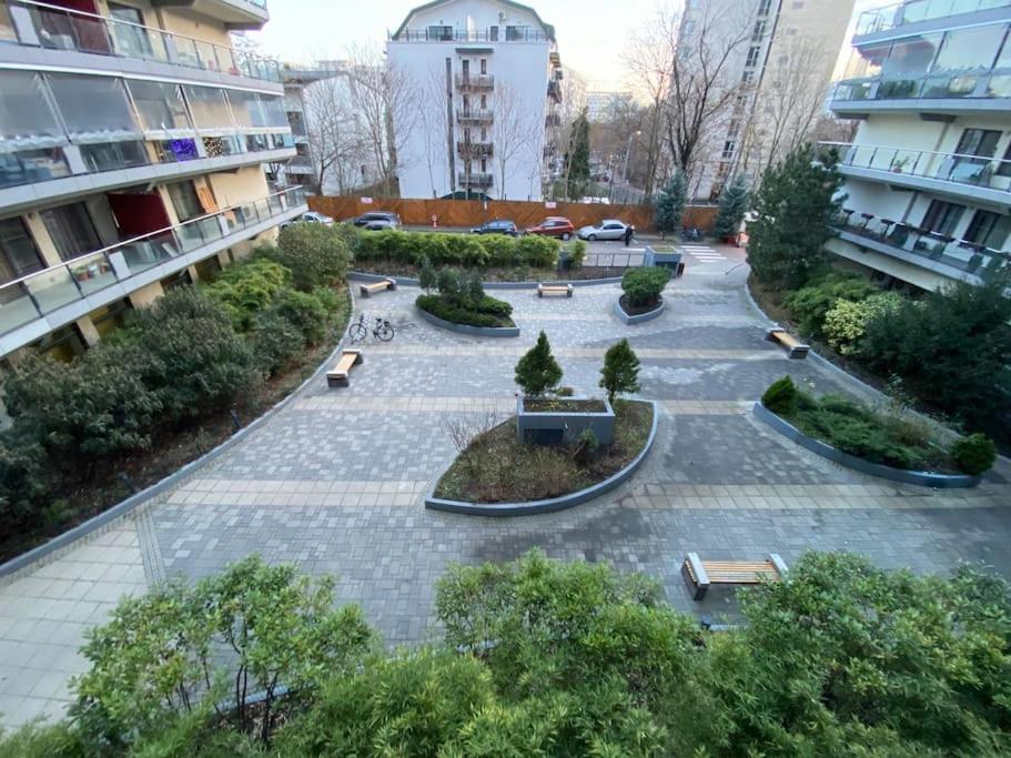 Green Apartment 214 With Private Parking Bucarest Extérieur photo