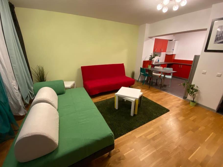 Green Apartment 214 With Private Parking Bucarest Extérieur photo