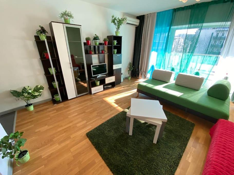 Green Apartment 214 With Private Parking Bucarest Extérieur photo