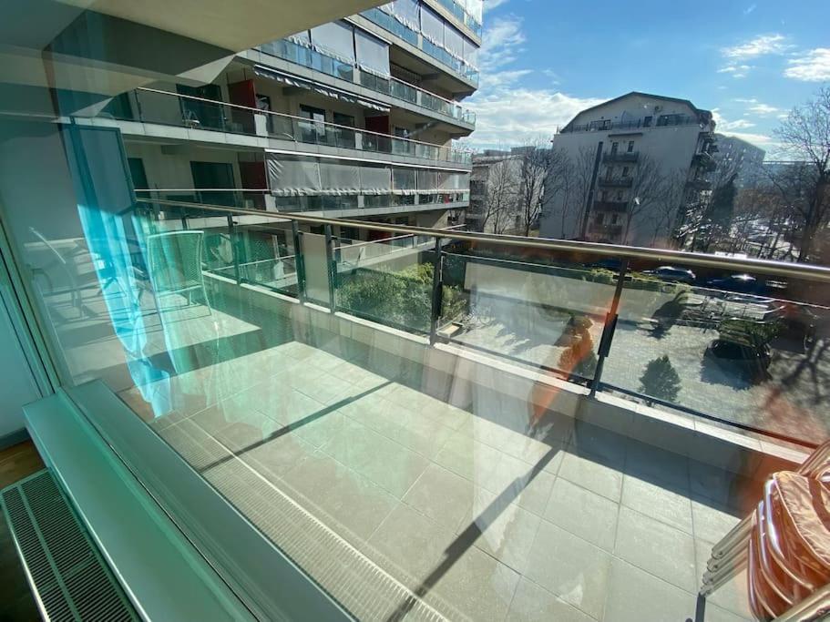 Green Apartment 214 With Private Parking Bucarest Extérieur photo